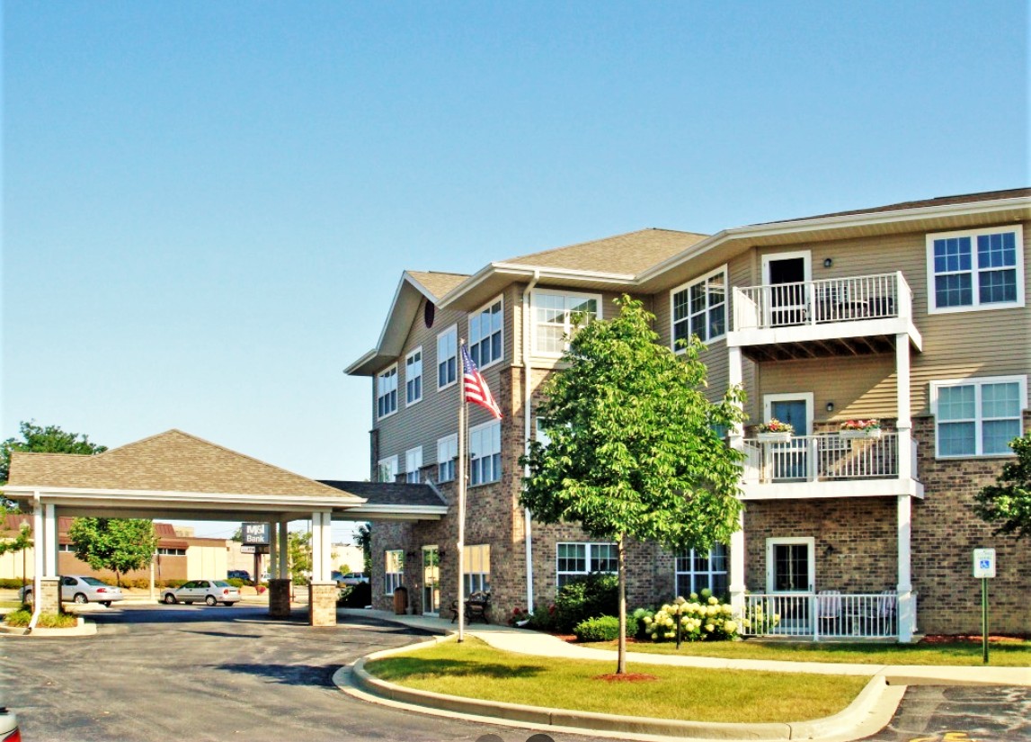 Marquette Manor - Main Entrance.jpg